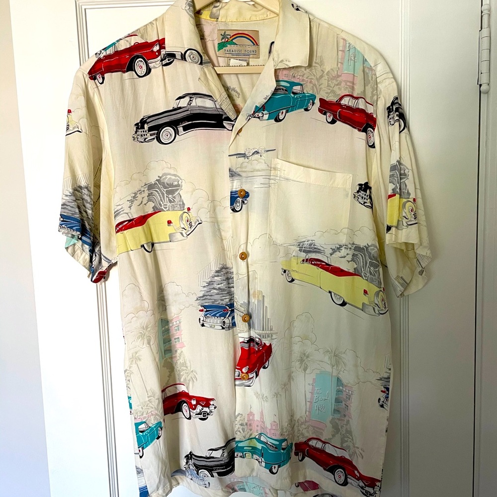 Men’s Hawaiian shirt with vintage car motif